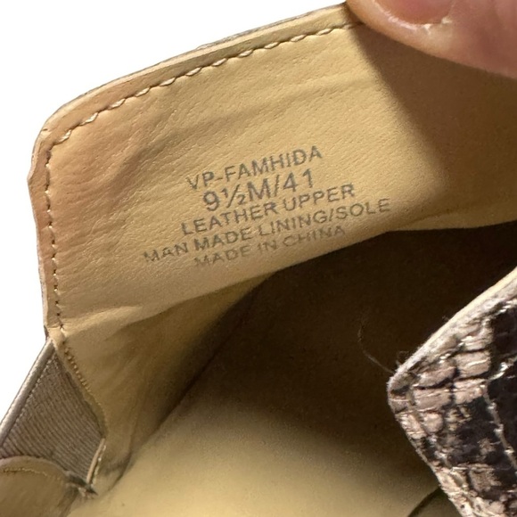 Vince Camuto Famhida Womens Leather Slip On Ankle Boots size 9.5M - Picture 7 of 8